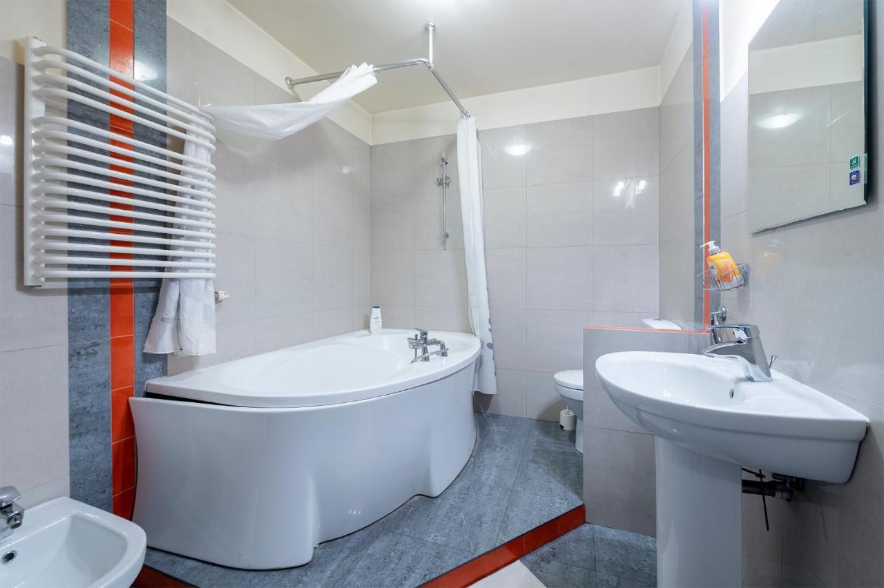 Essence Of Lodz-145M!Central-Secured-Comfy18Ppl!&Freeparking Exterior photo